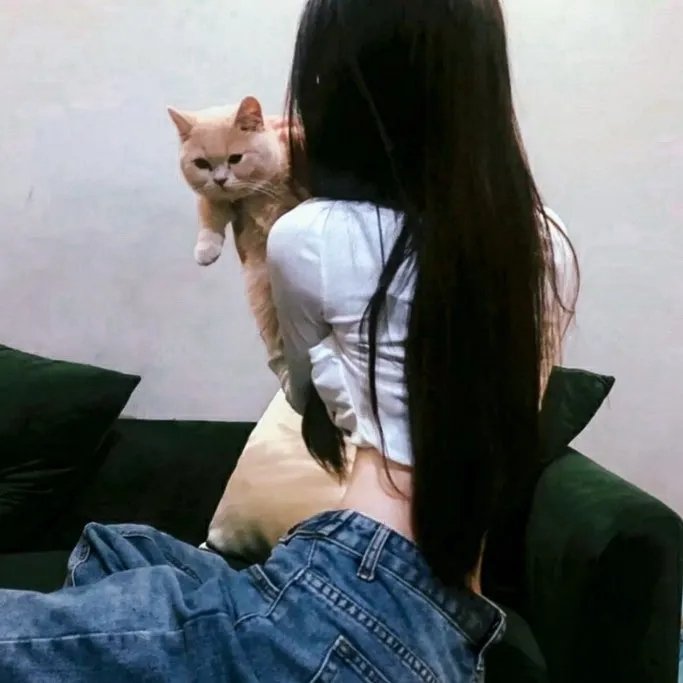 年轻女孩爱过来